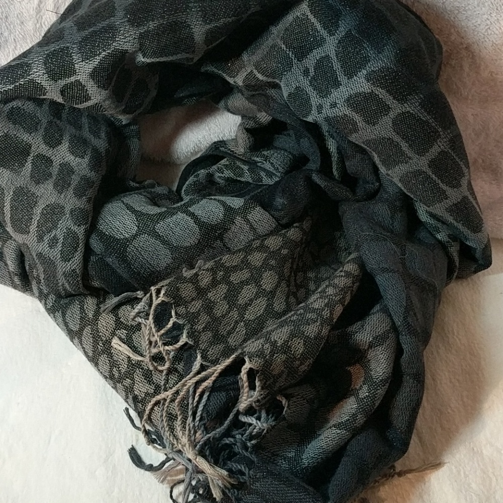 Scarf - Picture 2 of 4